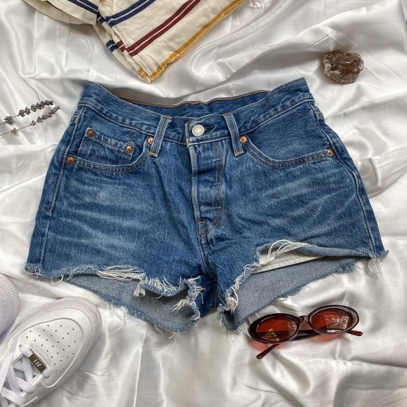 Levi's 501 Shorts in Indigo Blue - Picture 1 of 5